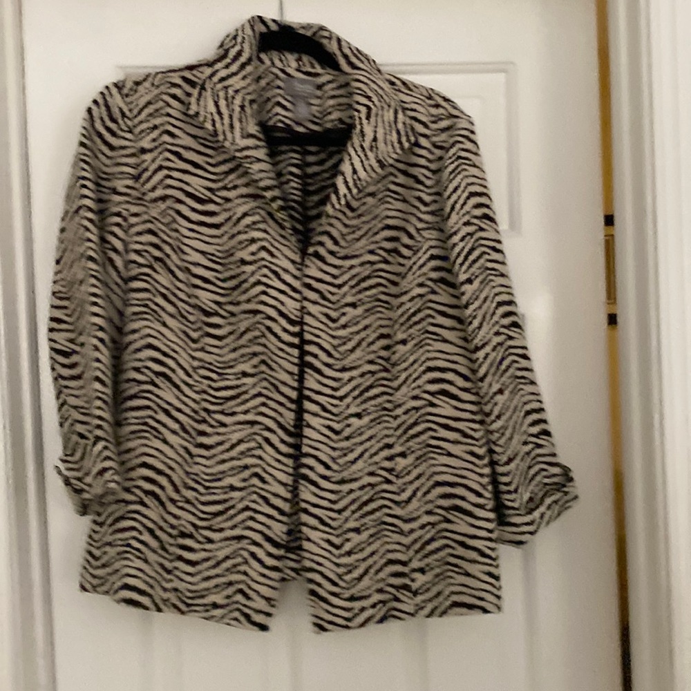 Brown/ivory blazer with hidden closures, cuffed sleeves, lightweight